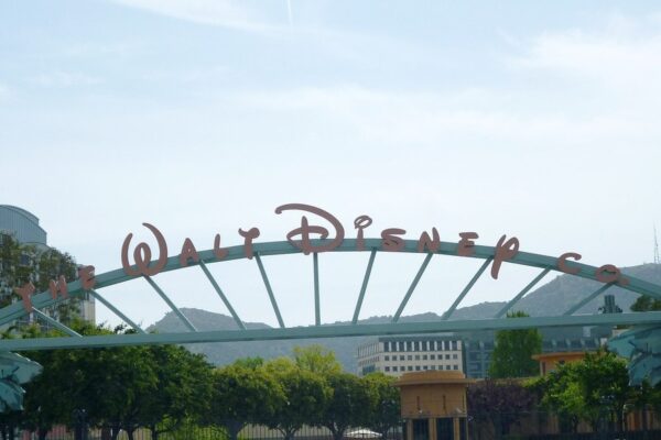 Disney varsler op mod 1.000 fyringer i ny spareplan kort efter CEO-skifte