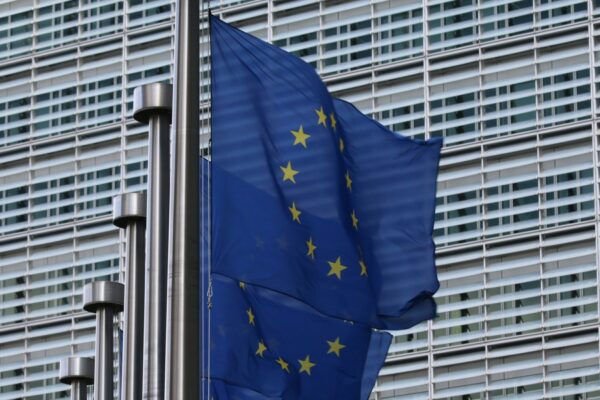 EU’s nye ståltold kan sende danske industrijob i modvind – mens supermagterne slås om kritiske råstoffer