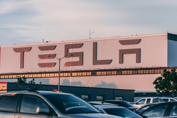 Musk presser leverandører til “lynhastighed” på nyt Terafab-projekt: Kan ændre Teslas næste vækstspor