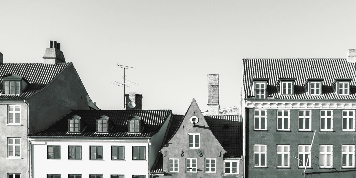 Ny skævhed på boligmarkedet: København bremser – og forældrepengene fylder mere
