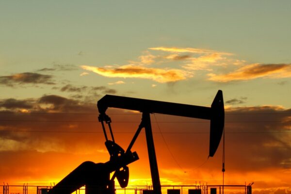 Våbenhvile og oliechok trækker i hver sin retning: Aktiefutures falder før vigtig inflationstest