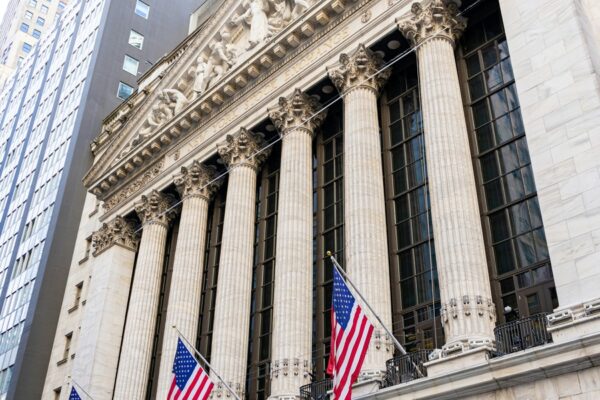 Wall Street kan score 40 mia. dollar på krigen i Iran – men festen kan blive kort