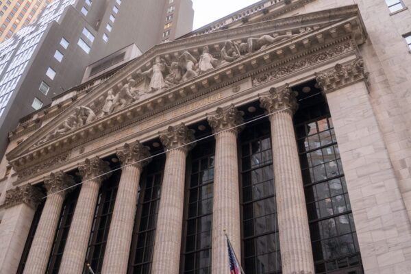 “Dinosaur-tech” er tilbage: AI puster nyt liv i glemte it-aktier og sender markedet op med 1,7 billioner dollar