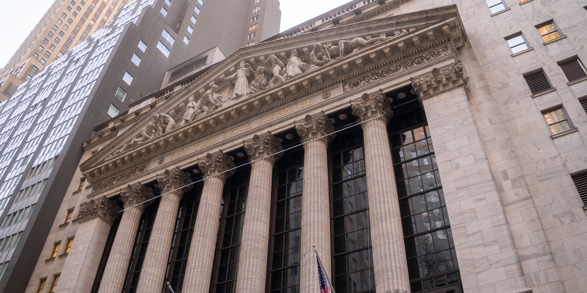 “Dinosaur-tech” er tilbage: AI puster nyt liv i glemte it-aktier og sender markedet op med 1,7 billioner dollar