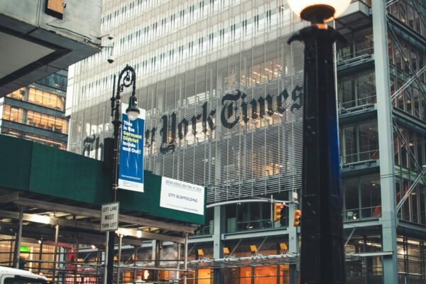 Financial Times strammer betalingsmuren: Digital adgang bliver dyrere for læserne
