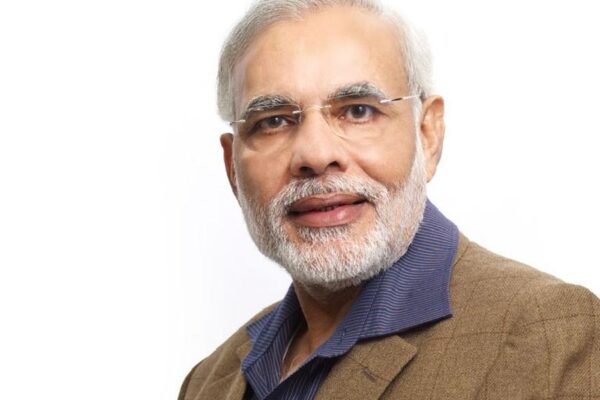 Modi beder inderne spare på benzin og guldkøb: Oliechok fra Mellemøsten presser rupee og aktier