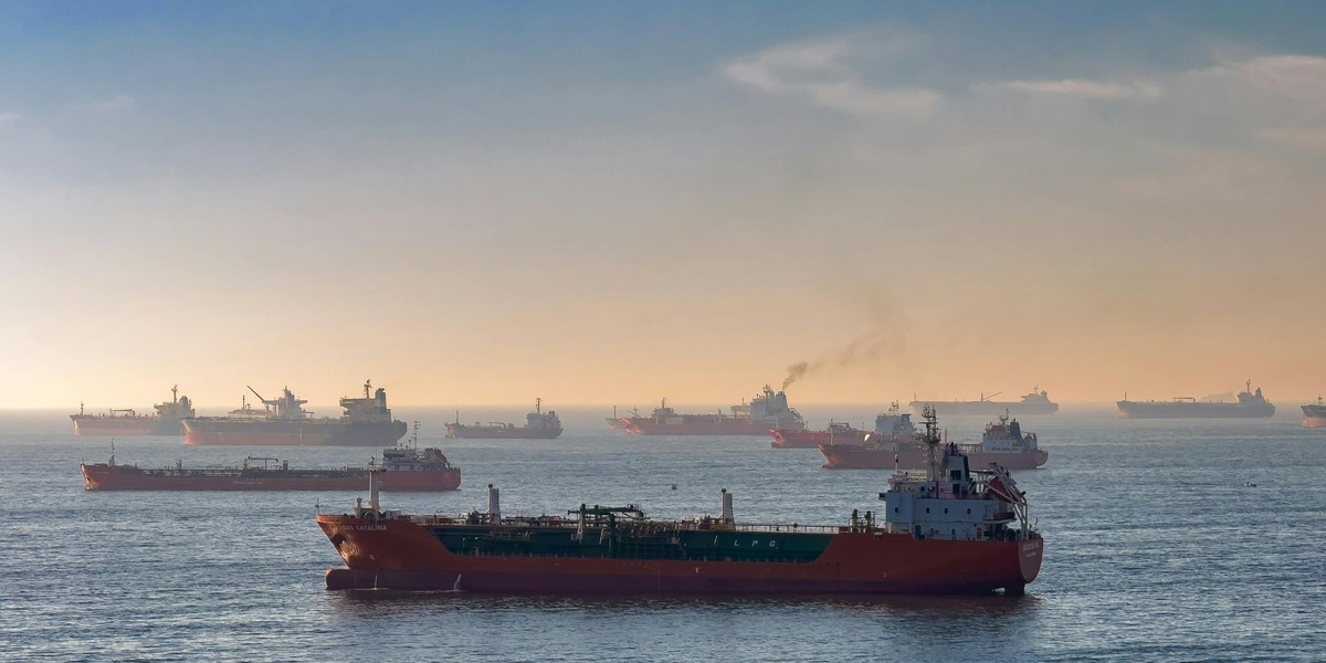 Olieprisen falder efter Trump-bremse i Hormuz: Markedet ser chance for Iran-aftale