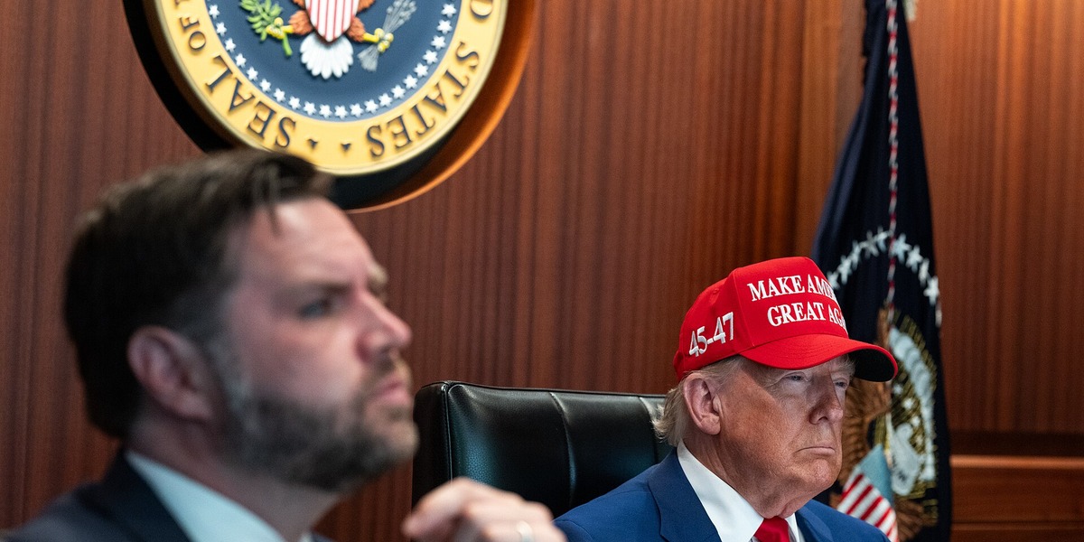 Trump afblæser planlagt Iran-angreb efter pres fra Golfen: Olie og markeder får et tiltrængt pusterum