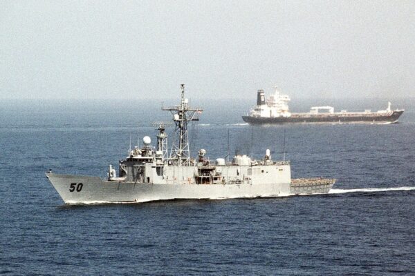 USA strammer grebet om Hormuz: Advarer rederier mod aftaler med Iran om “sikker passage”