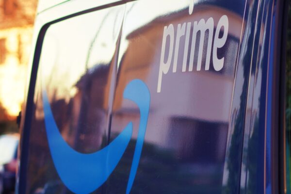 Amazon rykker Prime Day frem: Wall Street leder efter tegn på skifte i forbruget
