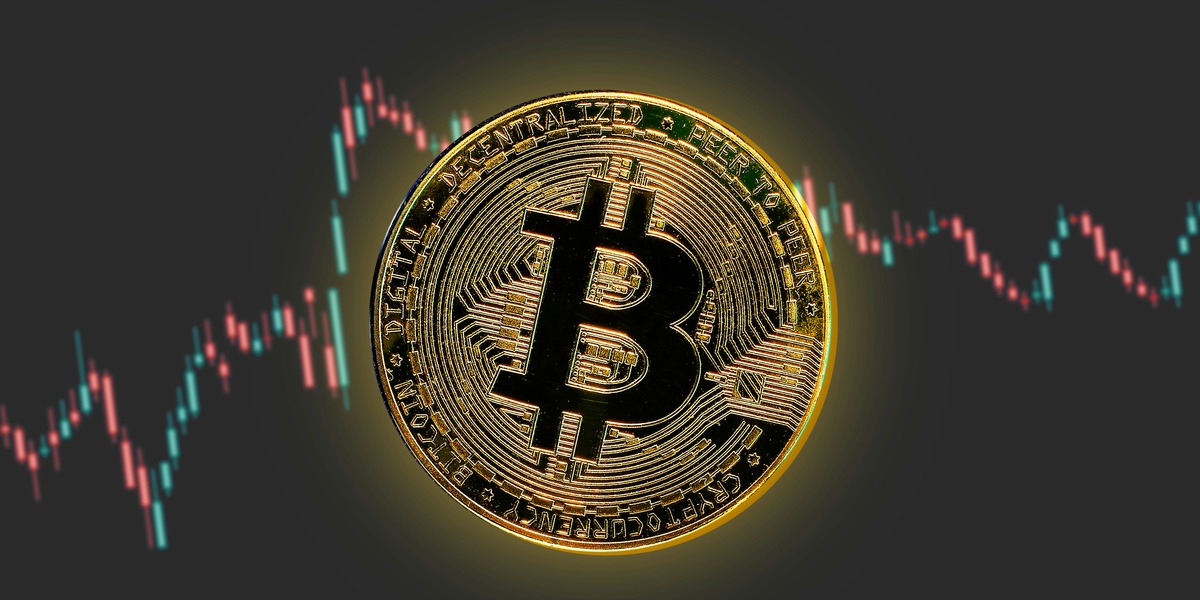 Bitcoin presses af “stærke hænder”: Langsigtede investorer sælger for milliarder i ny kapitulation