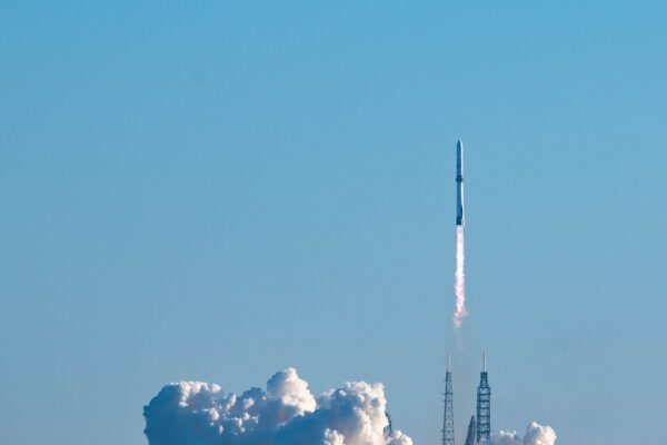 Blue Origin-eksplosion kan sætte New Glenn på pause til 2028 – og sende NASA og Amazon i armene på SpaceX