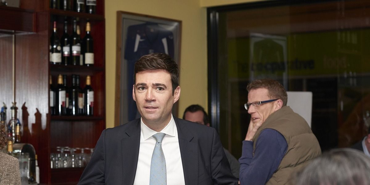 Britiske markeder på vagt: Andy Burnham vinder valg og kan udfordre Starmer allerede næste uge