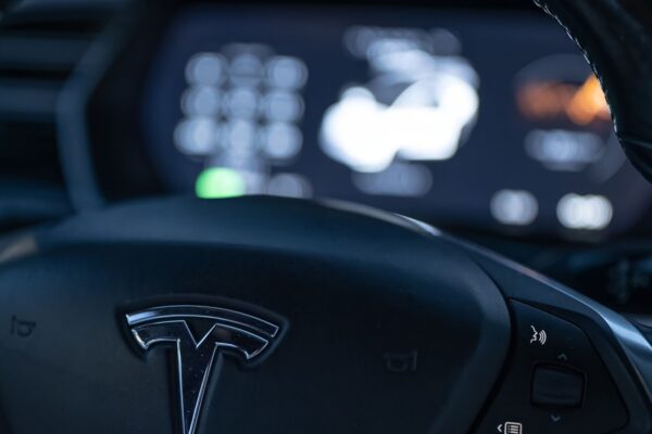 Dødsulykke med Tesla i Texas udløser ny federal efterforskning – og skærper presset på Musks selvkørende løfter