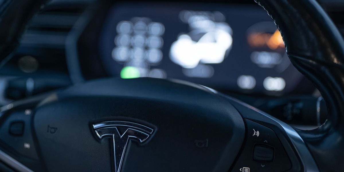 Dødsulykke med Tesla i Texas udløser ny federal efterforskning – og skærper presset på Musks selvkørende løfter
