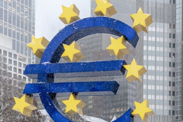 ECB ventes at hæve renten: Iran-uro og dyr energi presser inflationen op igen