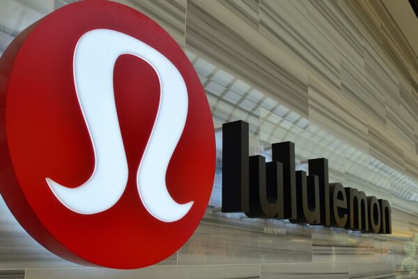 Lululemon skærer hårdt i forventningerne: Nordamerika svigter, og told presser indtjeningen