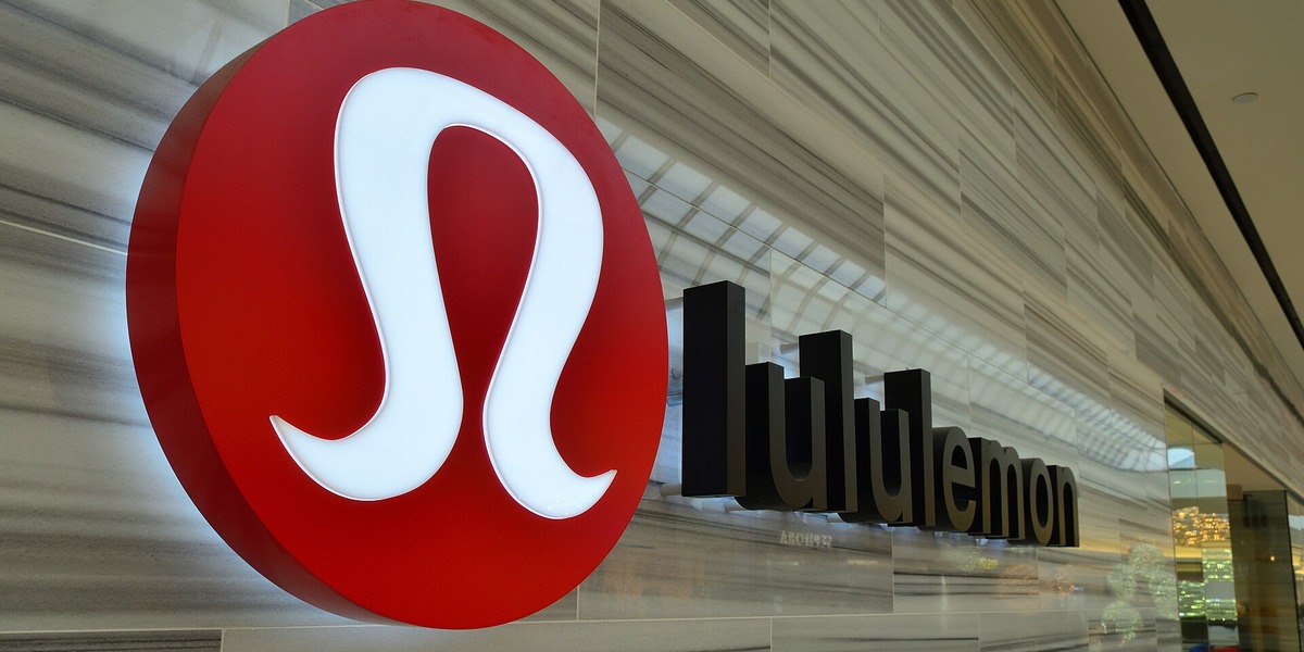 Lululemon skærer hårdt i forventningerne: Nordamerika svigter, og told presser indtjeningen