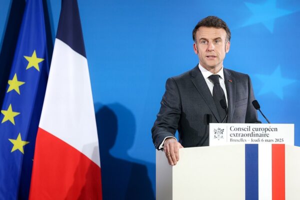 Macron satser på AI som G7-arv: Men pengene til datacentre kan blive Frankrigs akilleshæl