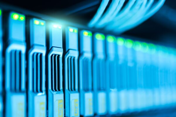 Meta rykker AI tættere på 1,4 mia. indere: Reliance skal bygge første datacenter i landet
