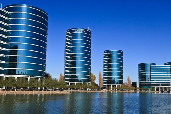 Oracle skærer 21.000 job væk: AI accelererer et opgør med gamle software-roller