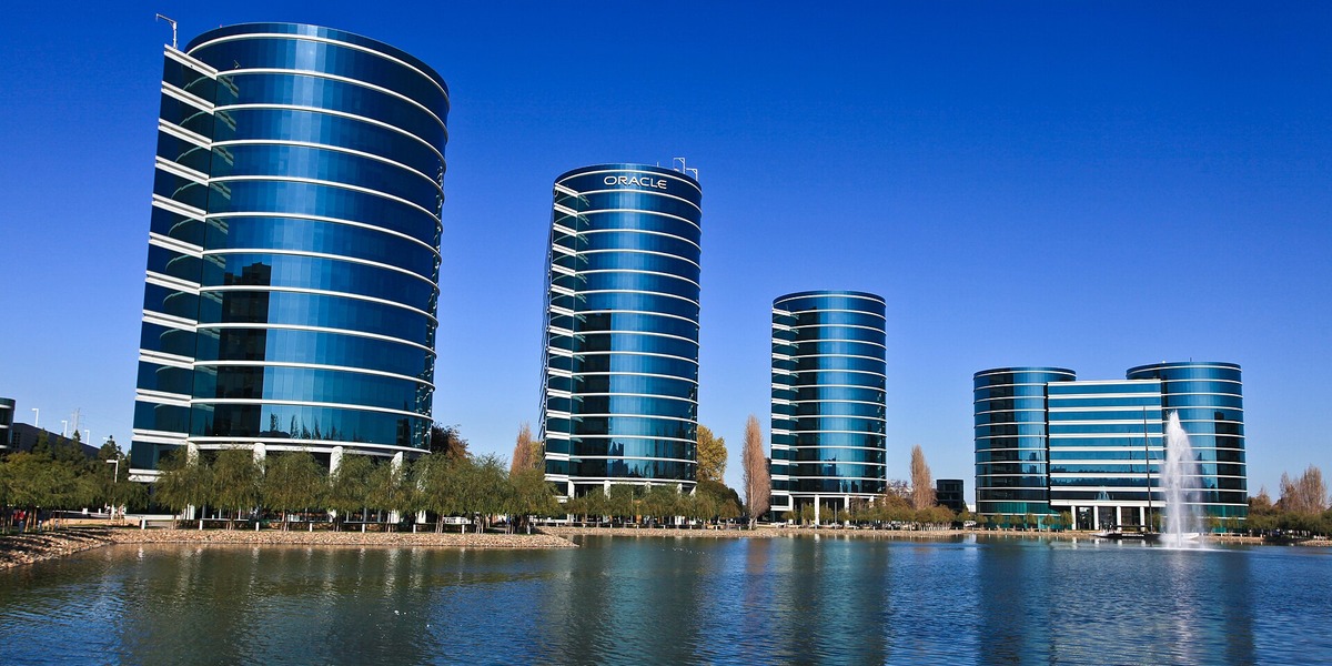 Oracle skærer 21.000 job væk: AI accelererer et opgør med gamle software-roller