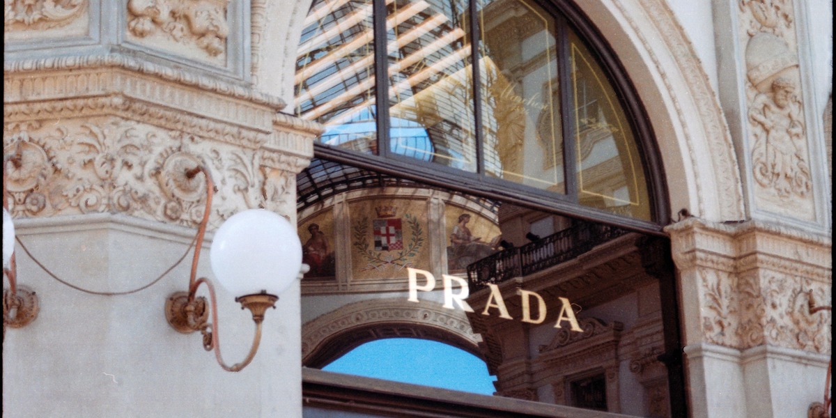 Pandora rykker frem i Italien – mens H&M’s skuffelse viser, hvor dyrt detailkampen er blevet