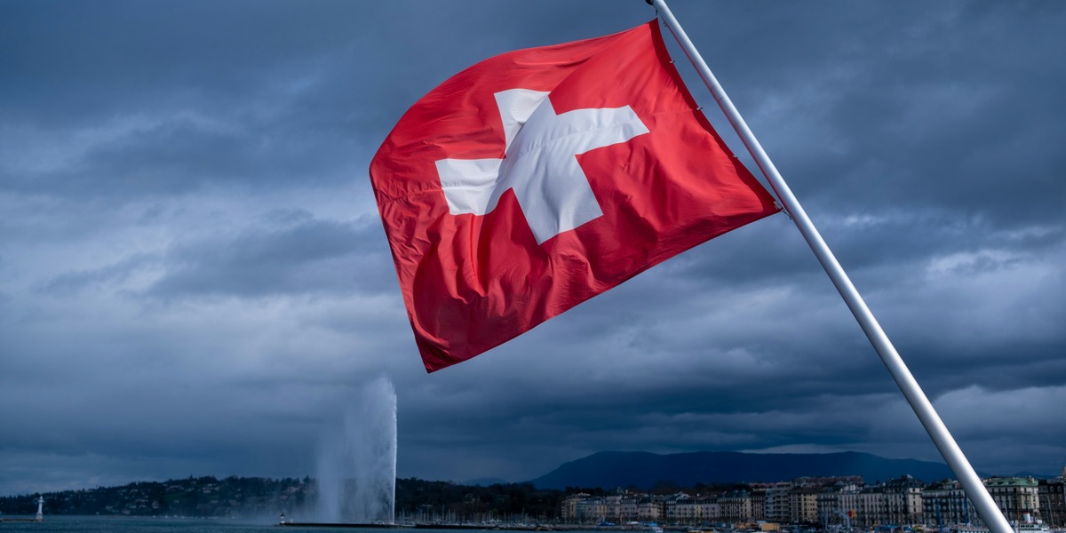 Schweiz stemmer om befolkningloft: Udenlandsk arbejdskraft og EU-adgang kan blive næste slagmark