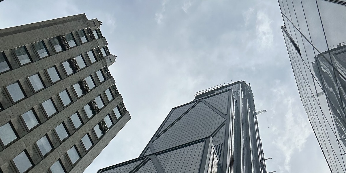 Store amerikanske banker granskes for “debanking”: Politisk sprængstof med milliardrisiko