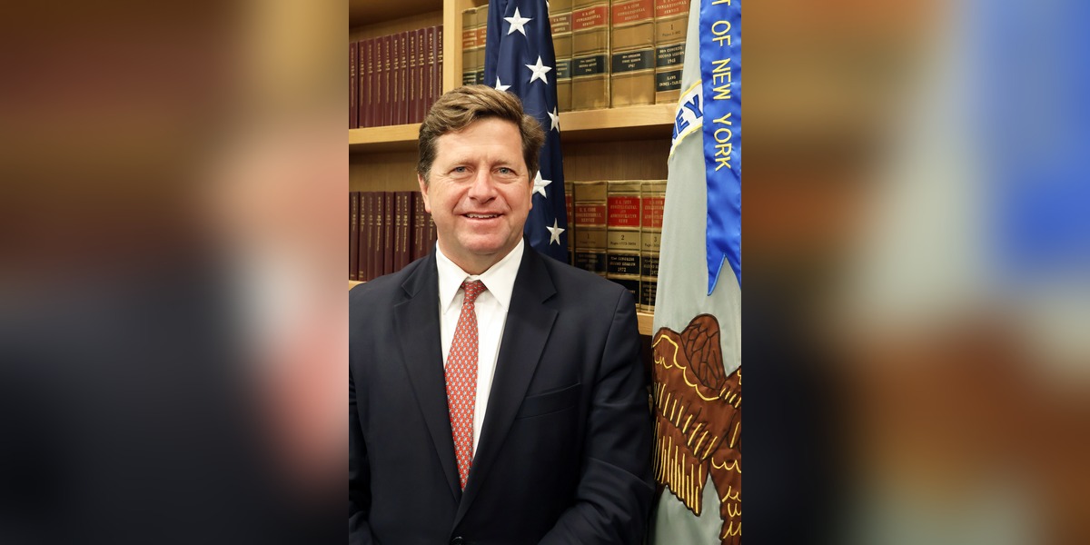 Trump nominerer Jay Clayton til toppost i amerikansk efterretningstjeneste – mens central overvågningslov falder ud
