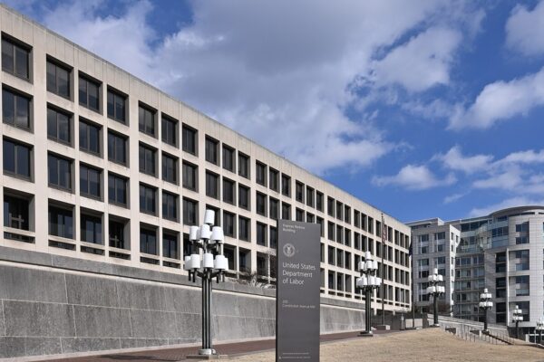 USA’s jobmarked sender blandet signal: Flere ledige stillinger, men virksomhederne ansætter færre
