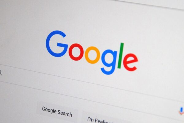 Alphabet aktien falder efter ny Gemini-udskydelse: Google presses i AI-kapløbet om kodning