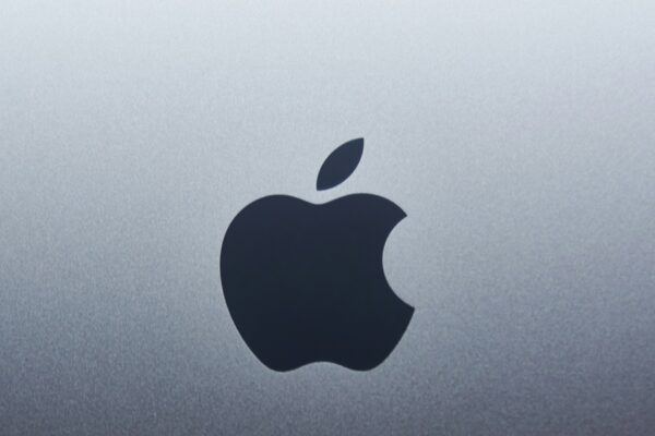 Apple åbner døren for kinesisk AI i iPhone: Alibaba og Baidu stiger markant i Hongkong