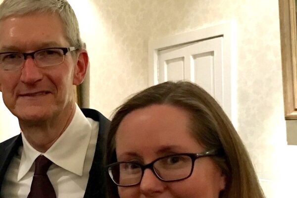 Apples AI-våben mod cloud-giganterne: Tim Cook satser på iPhone’en – og på nye iCloud-indtægter