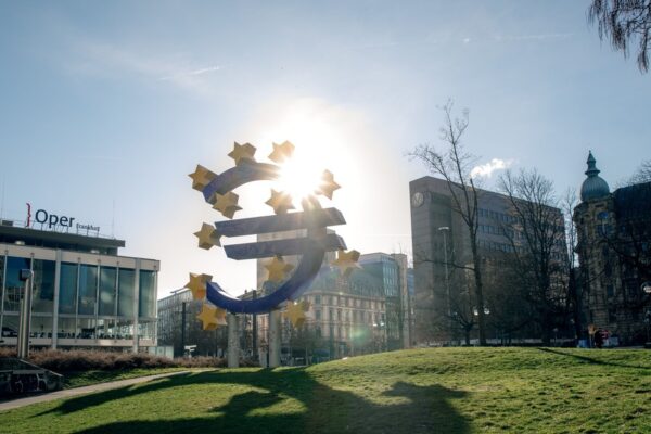 Mellemøsten skubber renterne: ECB-møde kan blive langt mere uroligt end ventet