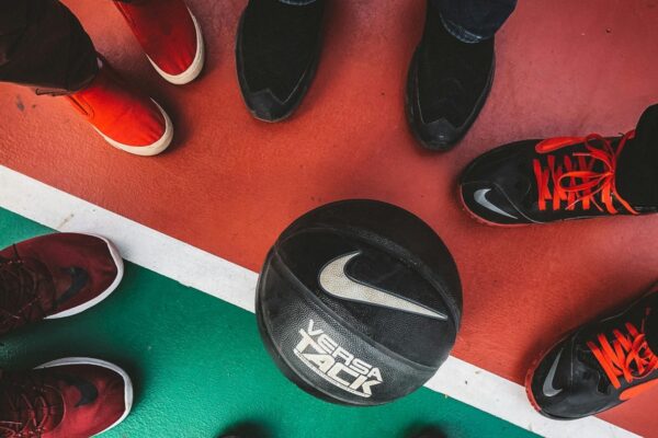 Nike strammer grebet om Kina: Lukker tusindvis af onlineforhandlere for at genvinde pris- og brandkontrol