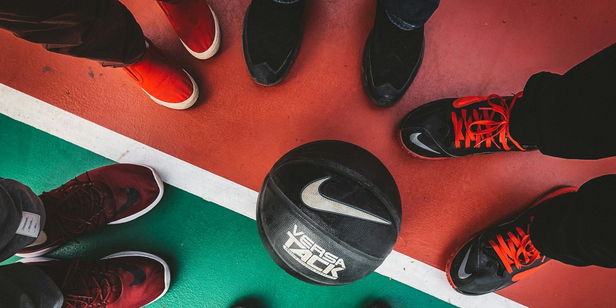Nike strammer grebet om Kina: Lukker tusindvis af onlineforhandlere for at genvinde pris- og brandkontrol