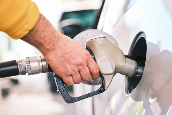 Rekordmange i job – men olieprischok kan vende inflationsbilledet og presse renterne op