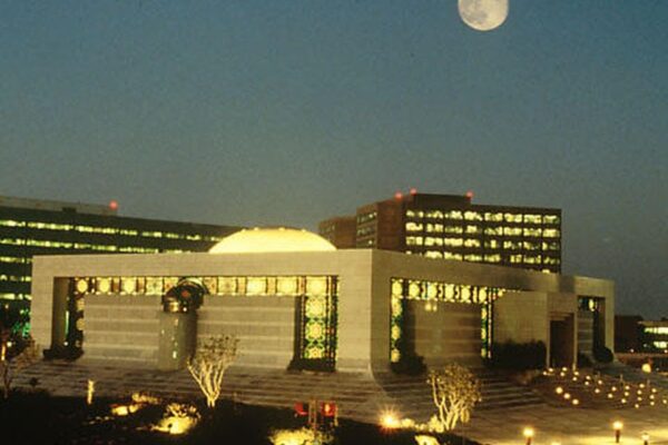 Aramco løfter overskuddet 33% efter Hormuz-kaos: Pipeline bliver våben i oliekrigen