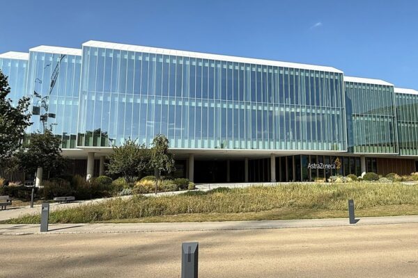 AstraZeneca overvejer megafusion med Bristol Myers: Et 400 mia.-dollars væddemål på USA og kræftmedicin