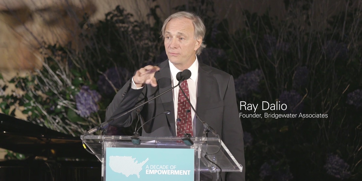 Dalio advarer om amerikansk gældskrise: Derfor kan guld og bitcoin få ny rolle i porteføljerne
