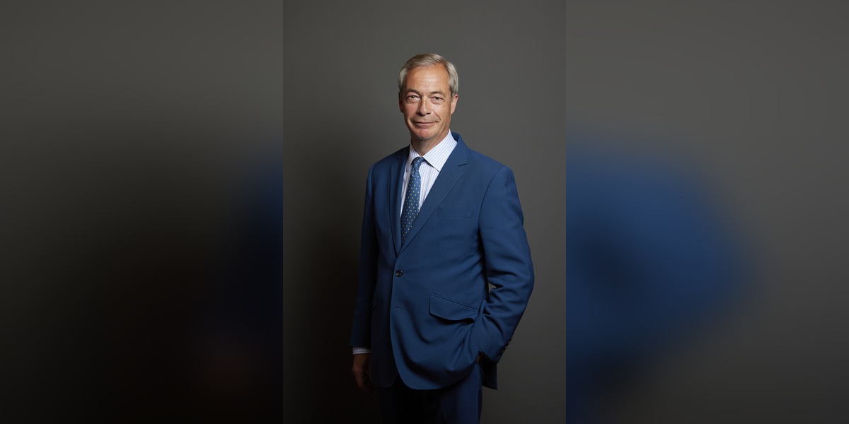 Farage tilbage i parlamentet efter selvudløst valg: Finansskandale og kryptodonation lægger pres på Reform UK