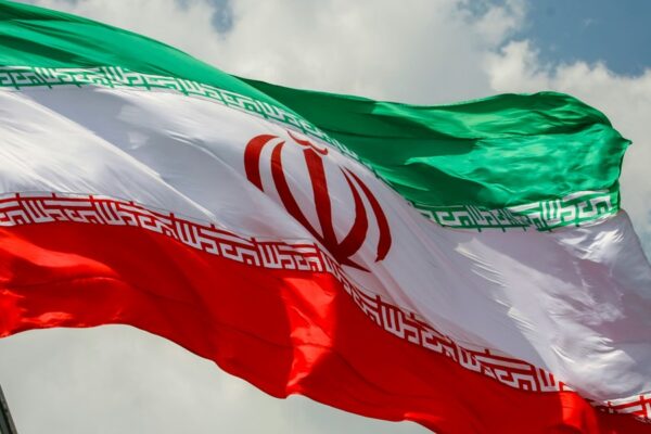 Iran indrømmer hårdt sanktionstryk: Olieeksport kollapser, og dollarens rolle udfordres