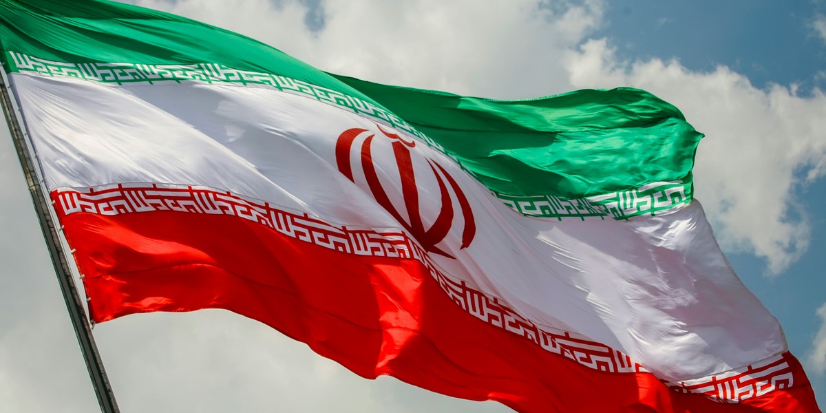 Iran indrømmer hårdt sanktionstryk: Olieeksport kollapser, og dollarens rolle udfordres