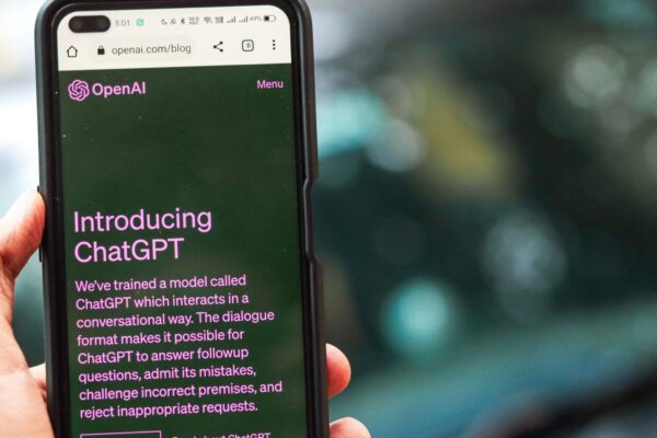 OpenAI lancerer “ChatGPT for Teens”: Sikkerhed bliver konkurrenceparameter i AI-kapløbet