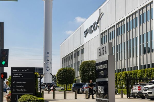SpaceX-aktien bløder før første regnskab: Lockup-udløb og skyhøj prissætning tester Musk-tesen