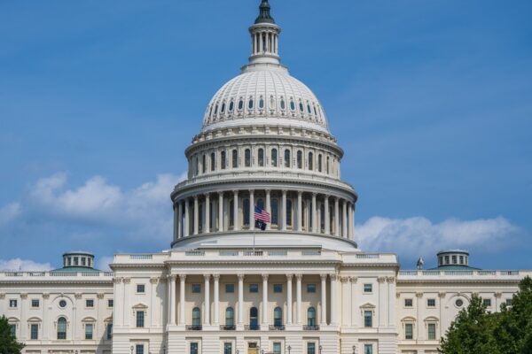AI-topchefer advarer om ukontrollabel udvikling: Washington presses til hastelovgivning før valget