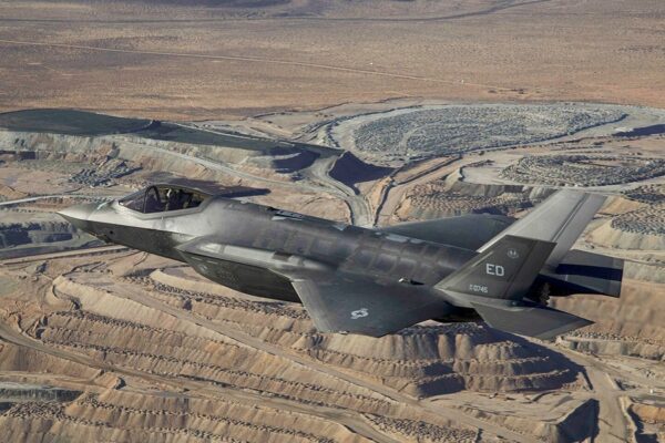 F-35-dele forsvundet i transit: Omdirigering til Hongkong rejser nye sikkerheds- og leverandørkæde-spørgsmål