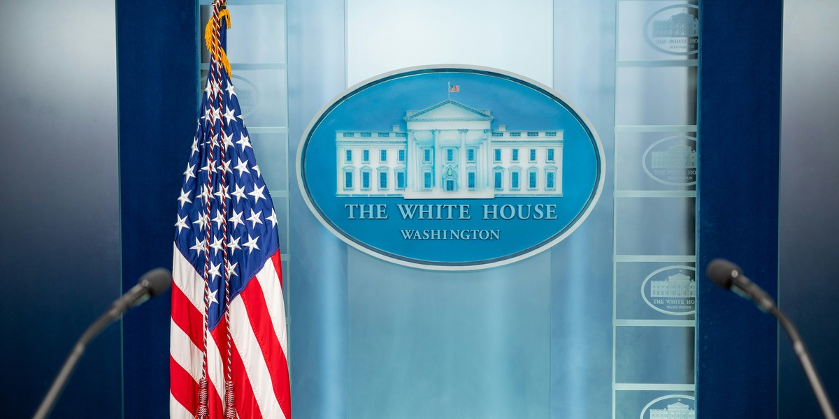 Trump skærper fronten mod pressen: Forbyder CNN, Politico og MS NOW adgang til Det Hvide Hus