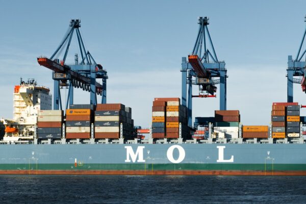 A.P. Møller Capital køber Portek og skalerer havne